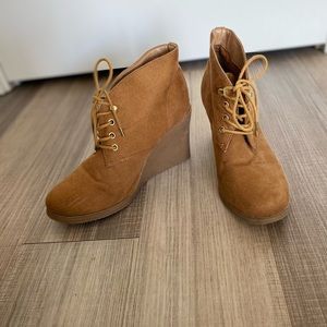 White Mt suede wedge bootie size 8